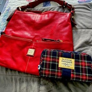 Dooney and Bourke FIERY RED 🌶️ leather handbag. Show stopping, rich color.